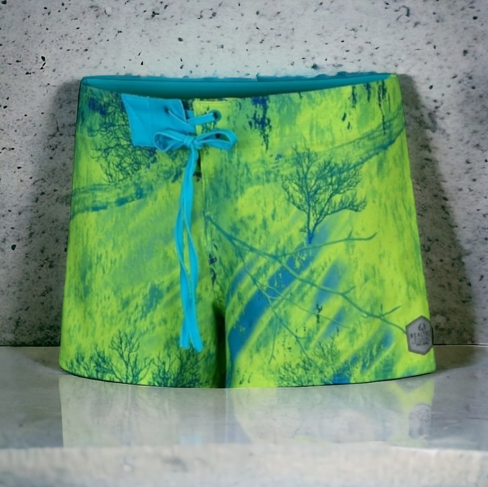 REALTREE Womans Fishing Shorts Size XL NWT